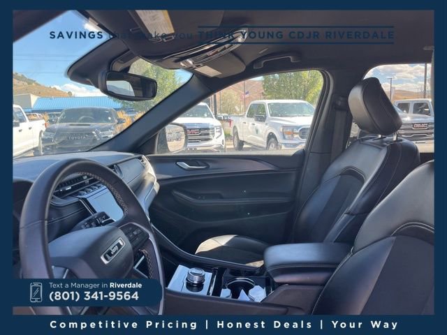 Used 2023 Jeep Grand Cherokee Altitude image 13