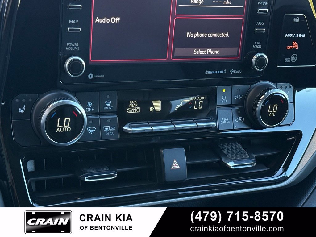 Used 2021 Toyota Highlander XLE FWD image 17