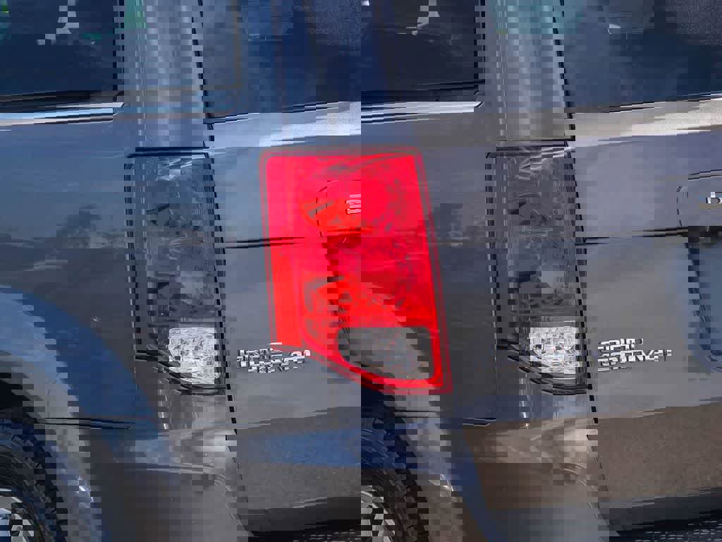 Certified 2019 Dodge Grand Caravan SXT image 7