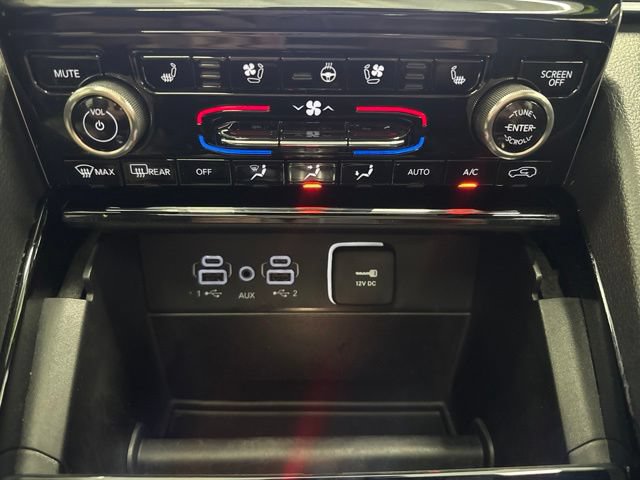 Used 2023 Jeep Grand Cherokee Overland AWD/4WD image 45