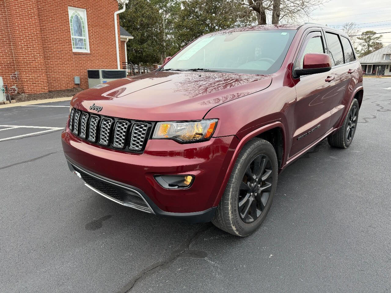 Used 2018 Jeep Grand Cherokee Altitude image 2