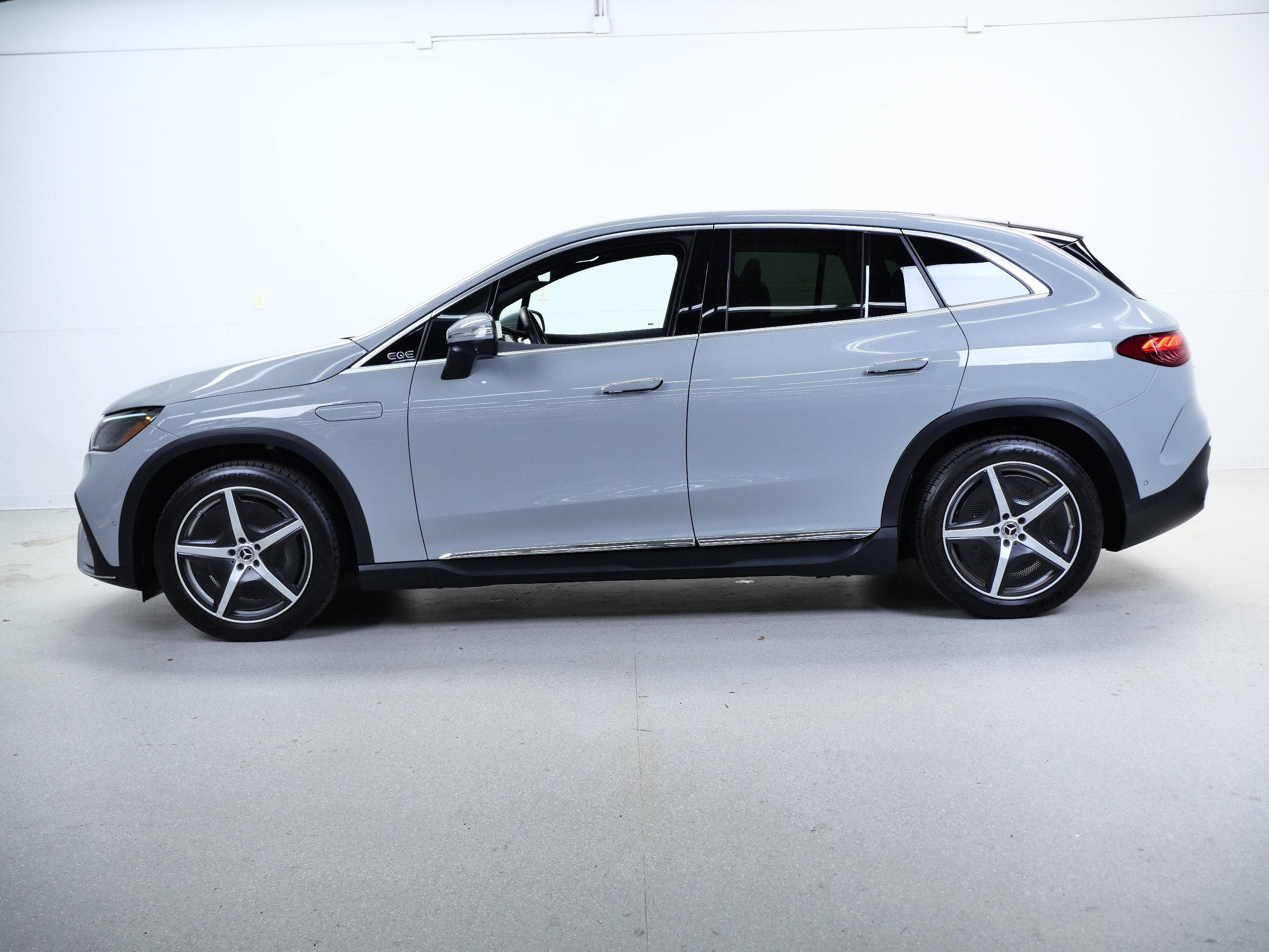 Certified 2023 Mercedes-Benz EQE 350+ 4MATIC SUV w/ AMG Line Exterior Package image 10
