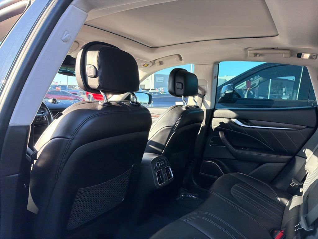 Used 2020 Maserati Levante GranLusso image 18