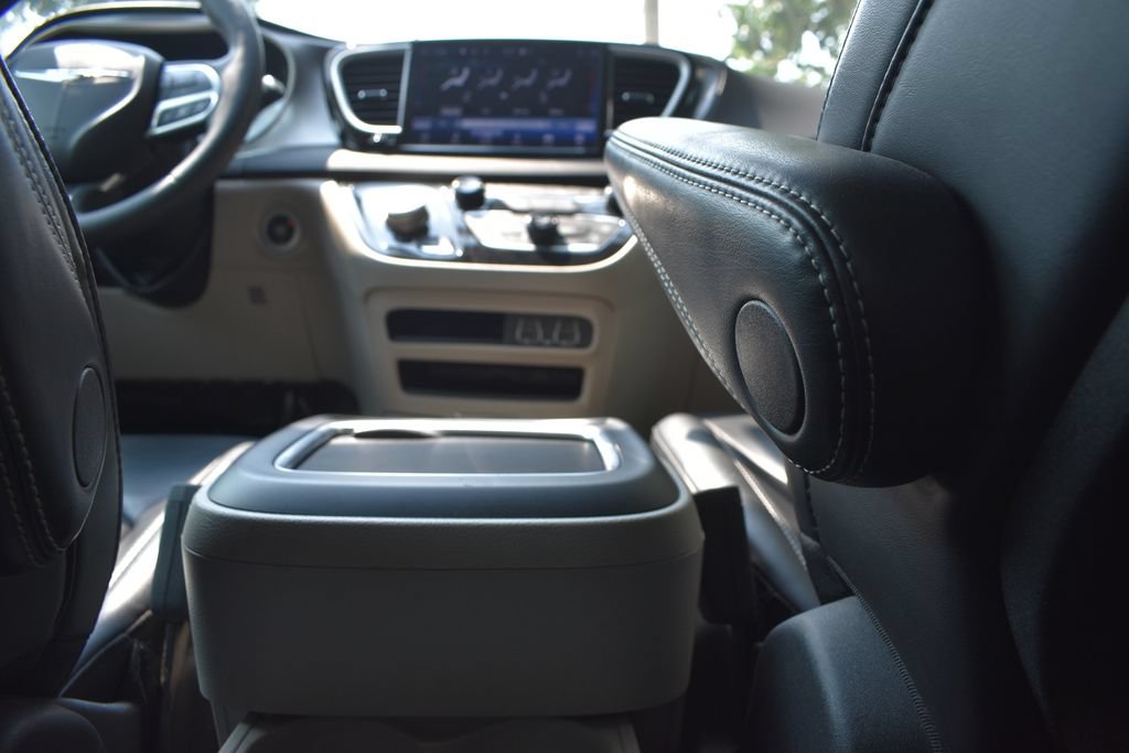 Used 2024 Chrysler Pacifica Touring-L FWD image 29