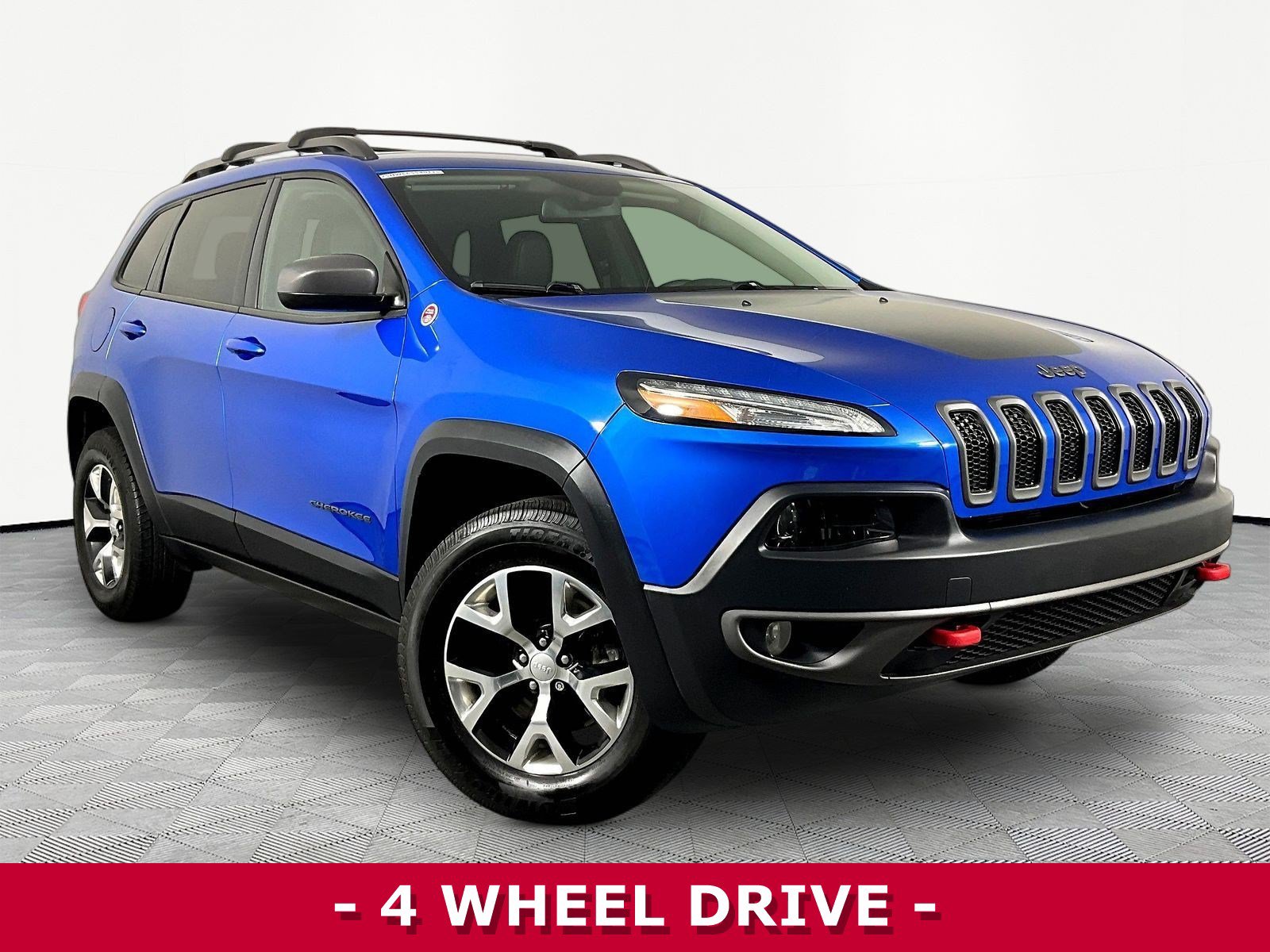 Used 2017 Jeep Cherokee Trailhawk w/ Cold Weather Group AWD/4WD video 3