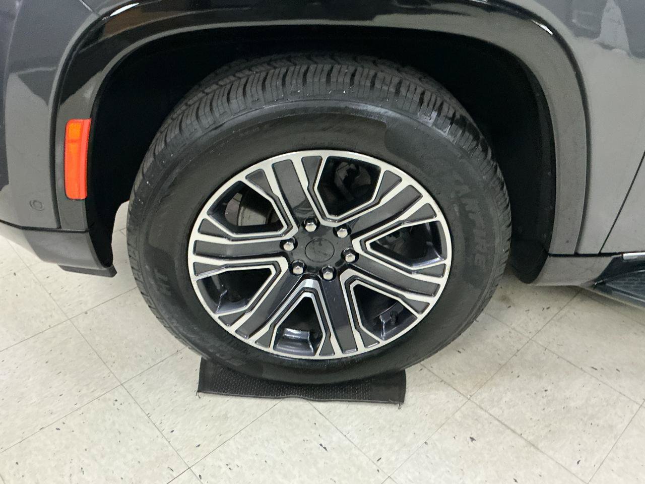 Used 2024 Jeep Wagoneer L Series II w/ Flexible Seating Group AWD/4WD image 6
