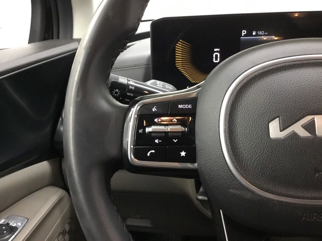 Used 2025 Kia Carnival image 34
