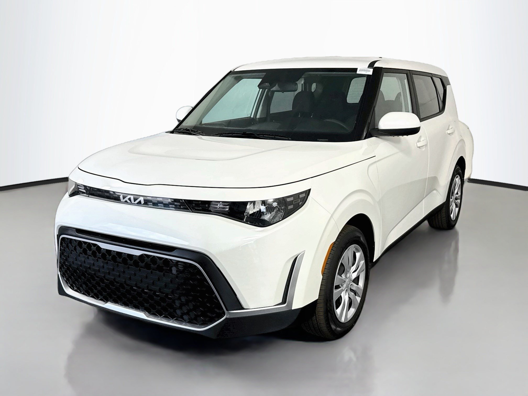 Used 2025 Kia Soul LX FWD image 4