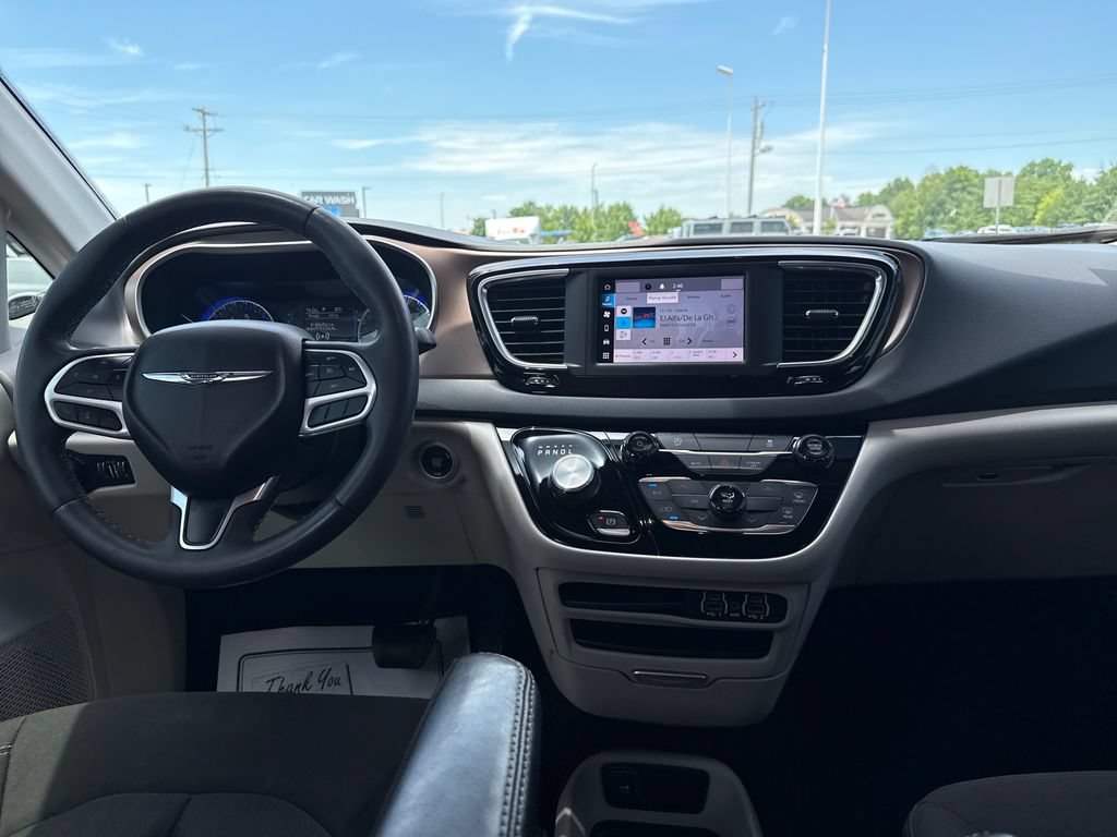 Used 2022 Chrysler Voyager LX FWD image 15
