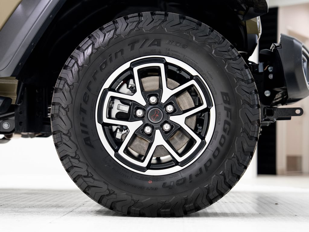 Used 2025 Jeep Wrangler Unlimited Rubicon w/ Convenience Group AWD/4WD image 30