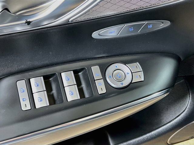 Used 2022 Genesis GV70 2.5T w/ Select Package AWD/4WD image 18