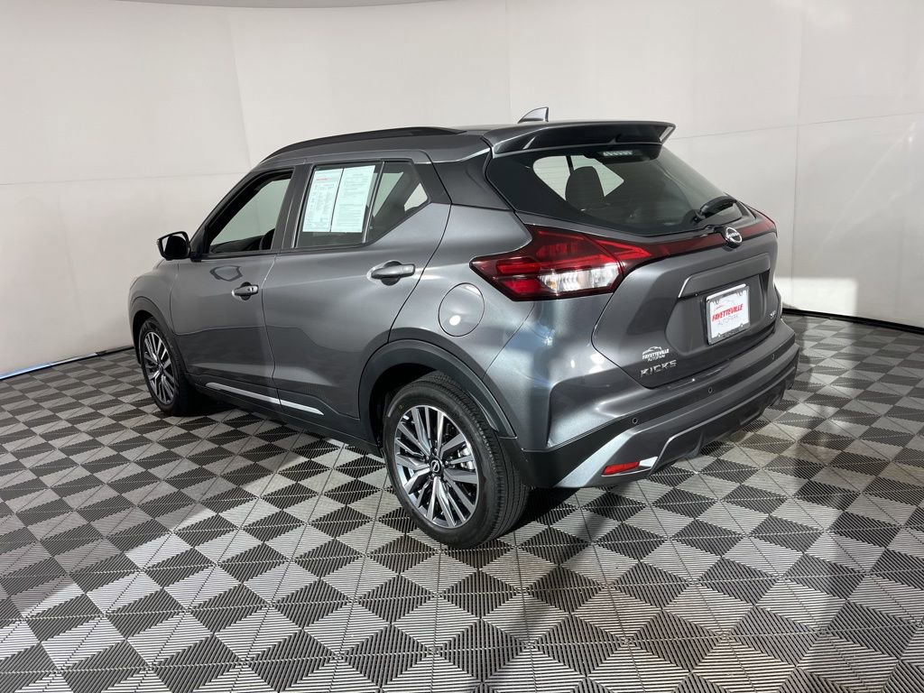 Used 2024 Nissan Kicks SR image 12