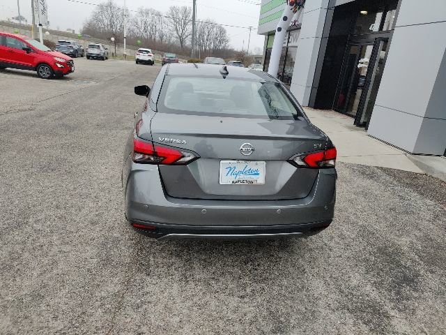 Used 2020 Nissan Versa SV image 4