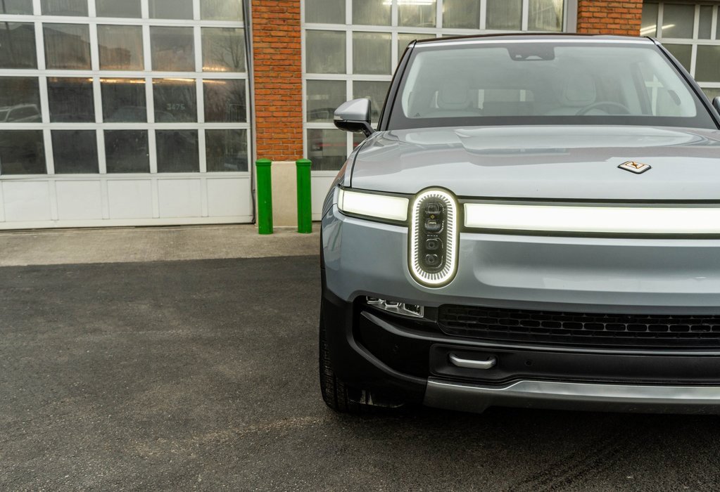 Used 2024 Rivian R1S Adventure image 44