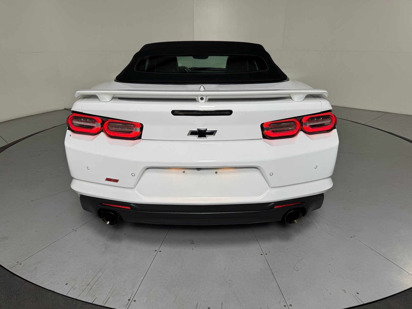 Used 2019 Chevrolet Camaro SS RWD image 5