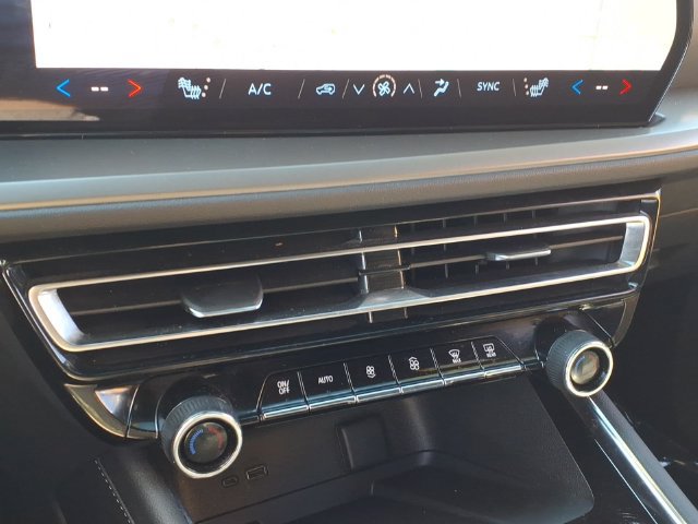 Used 2025 Chevrolet Traverse LT w/ Midnight/Sport Edition AWD/4WD image 18