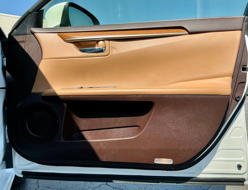 Used 2016 Lexus ES 300h w/ Premium Package w/Wood Trim image 22