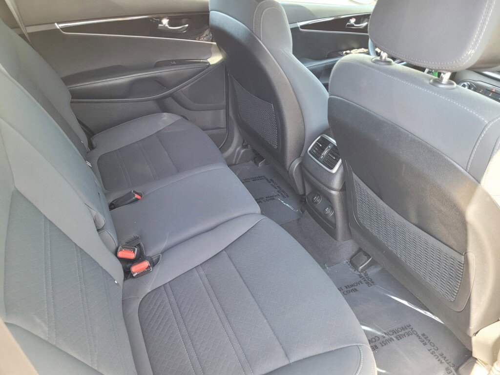 Used 2016 Kia Sorento LX image 17