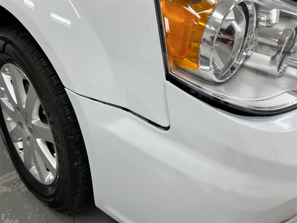 Used 2016 Chrysler Town & Country Touring image 29