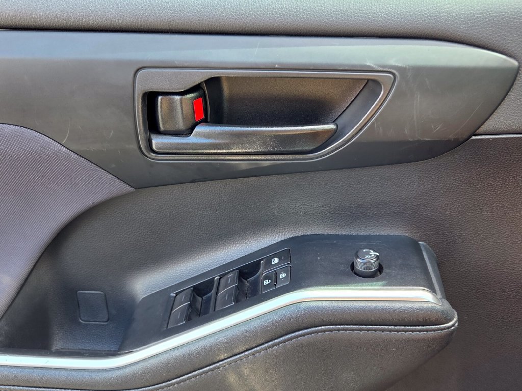 Used 2023 Toyota Highlander L FWD image 29