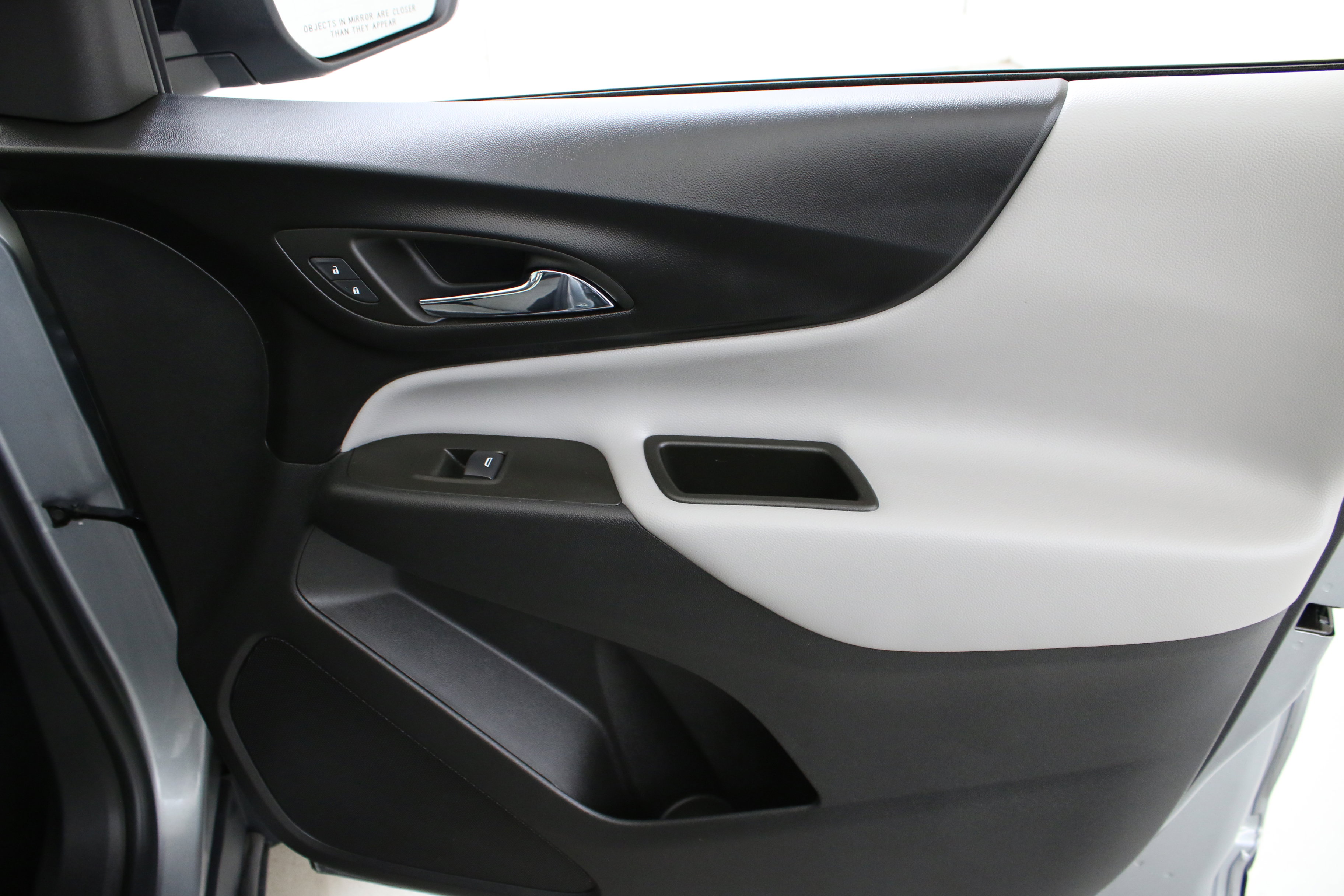 Used 2023 Chevrolet Equinox LS w/ Midnight Edition image 31