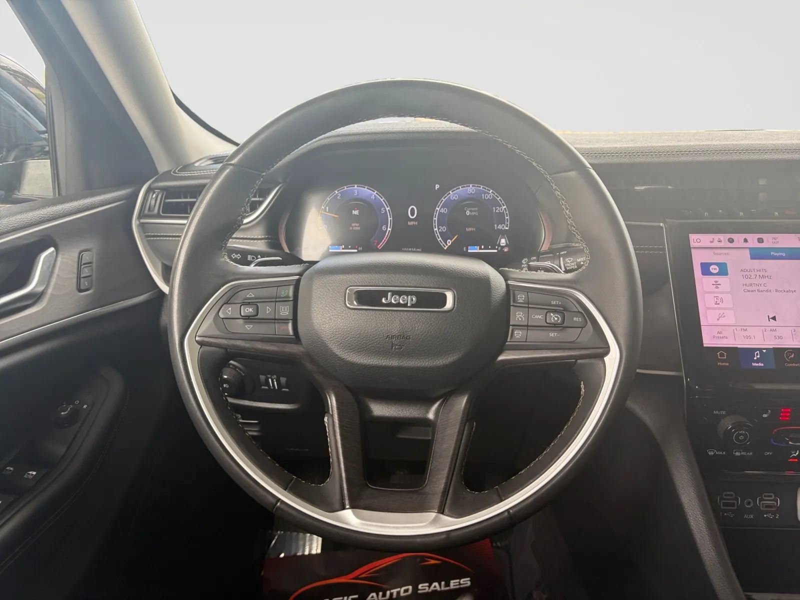 Used 2023 Jeep Grand Cherokee Limited AWD/4WD image 29