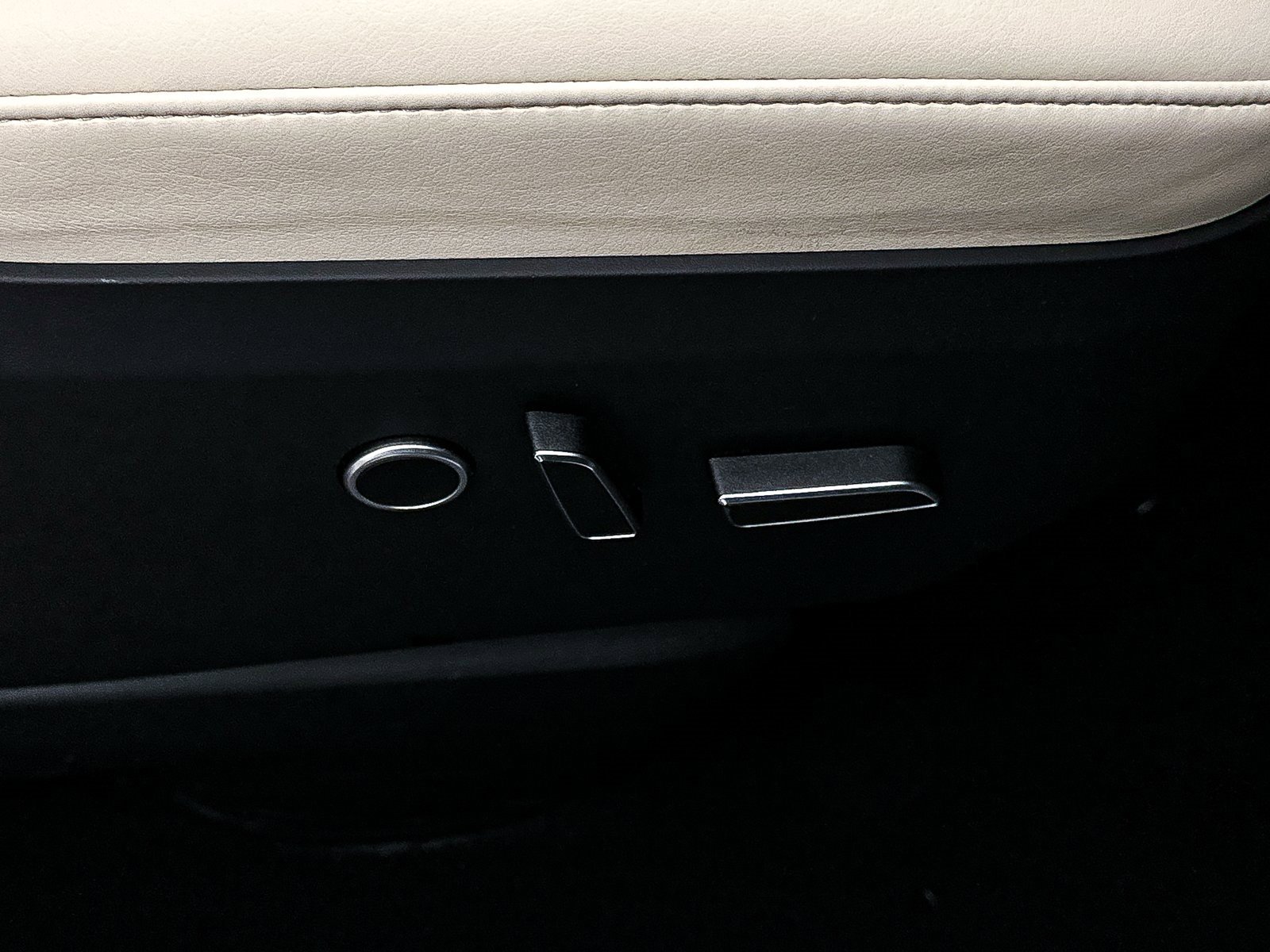 Used 2022 Tesla Model X Plaid image 35