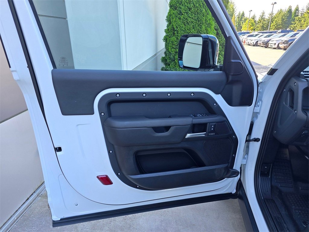 New 2025 Land Rover Defender 90 X-Dynamic SE image 20