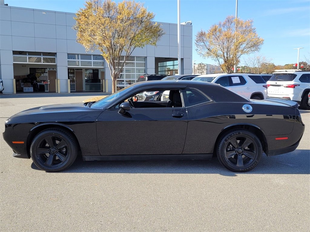 Used 2023 Dodge Challenger SXT image 4