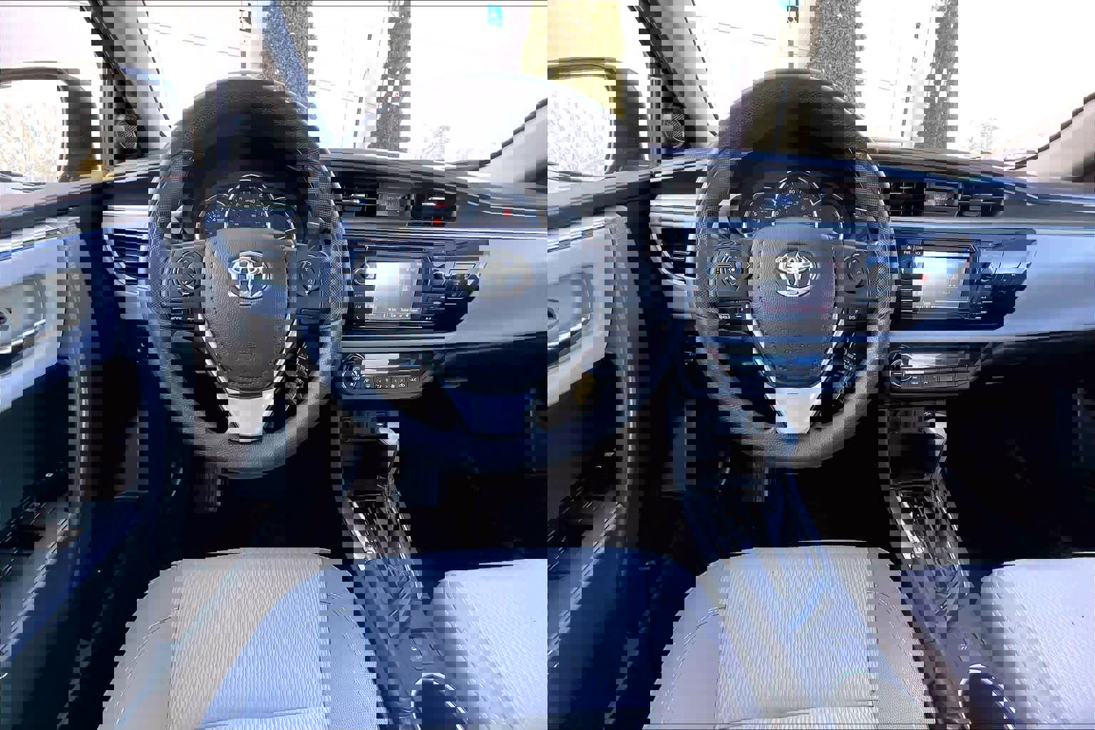 Used 2016 Toyota Corolla LE image 6