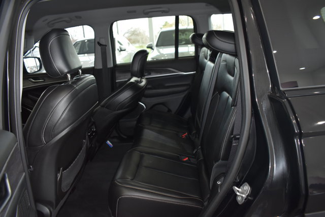Used 2023 Jeep Grand Cherokee Limited w/ Black Appearance Package AWD/4WD image 18