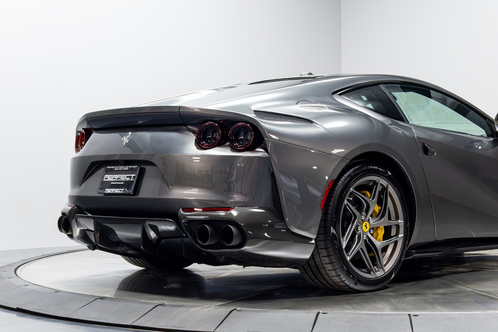 Used 2020 Ferrari 812 Superfast RWD image 16