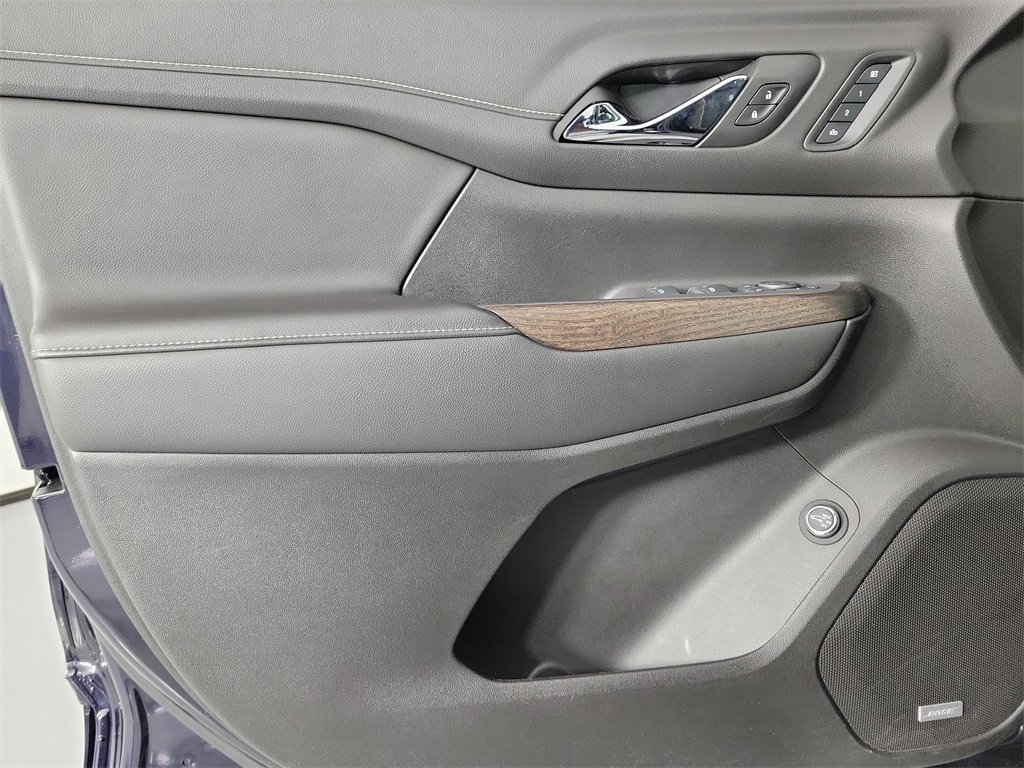 Used 2022 GMC Acadia Denali w/ Denali Ultimate Package image 18