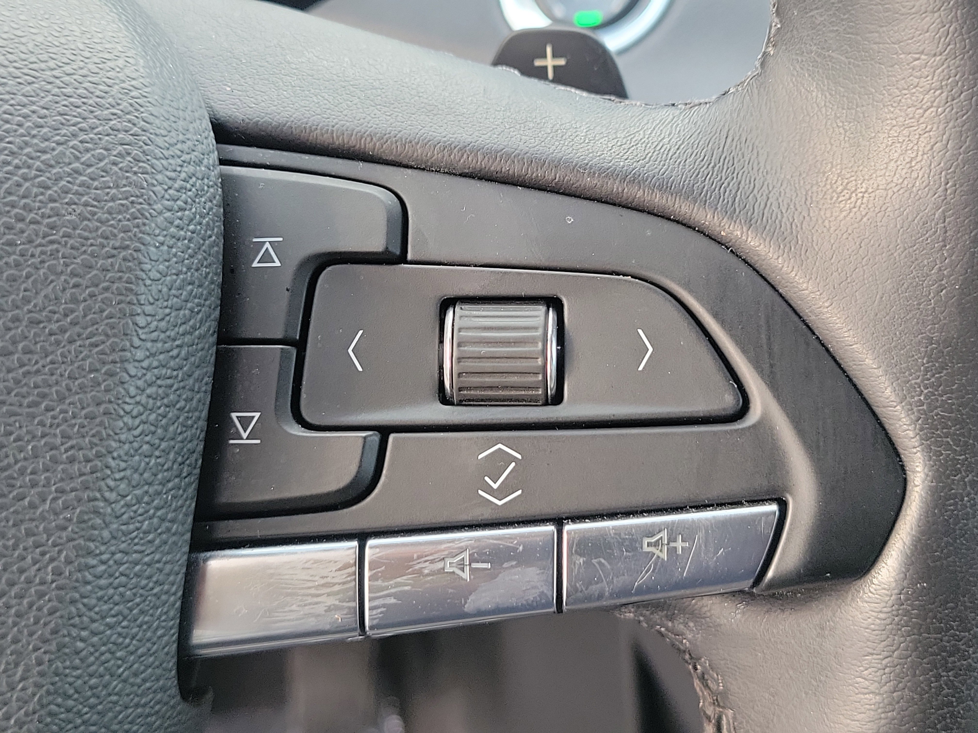 Used 2020 Cadillac XT4 Premium Luxury w/ Enhanced Visibility Package image 27