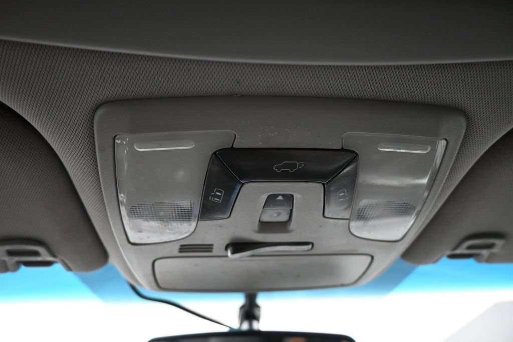 Used 2017 Toyota Sienna SE FWD image 17