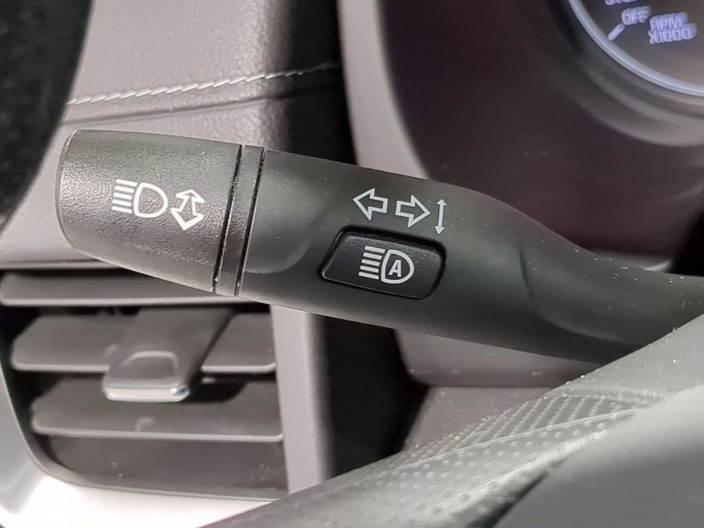 Used 2023 GMC Terrain SLE w/ Driver Convenience Package image 33