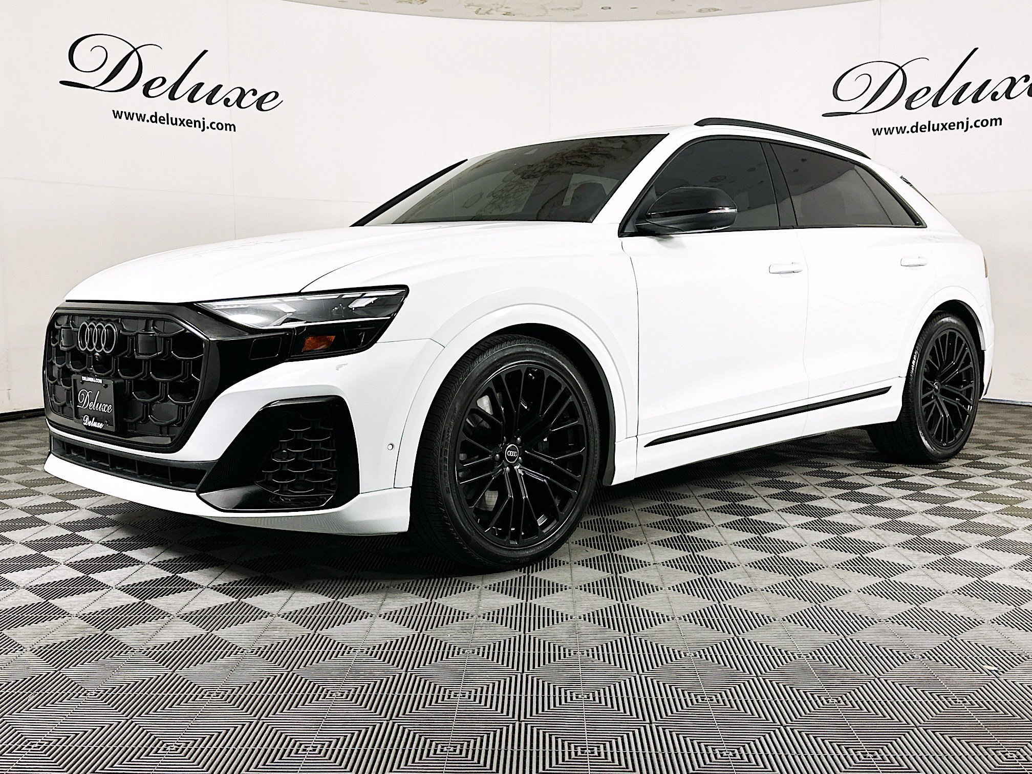 Used 2024 Audi SQ8 Premium Plus w/ Executive Package AWD/4WD image 3
