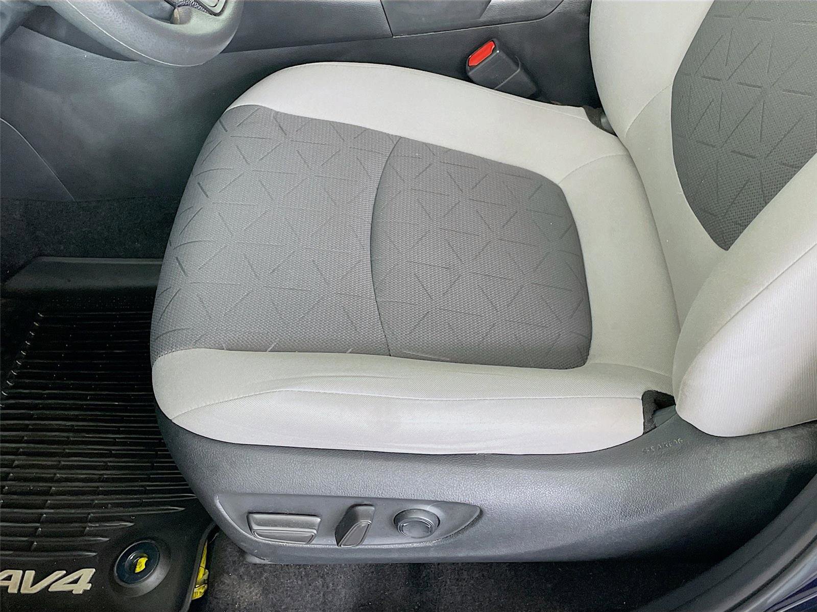 Used 2020 Toyota RAV4 XLE w/ All Weather Liner Package image 21