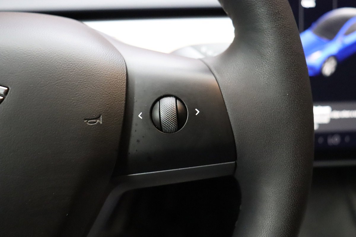 Used 2022 Tesla Model Y Long Range AWD/4WD image 37