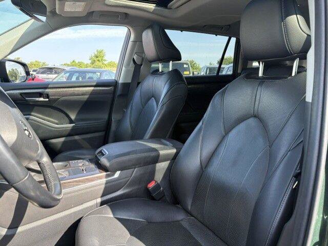 Used 2023 Toyota Highlander Limited AWD/4WD image 5