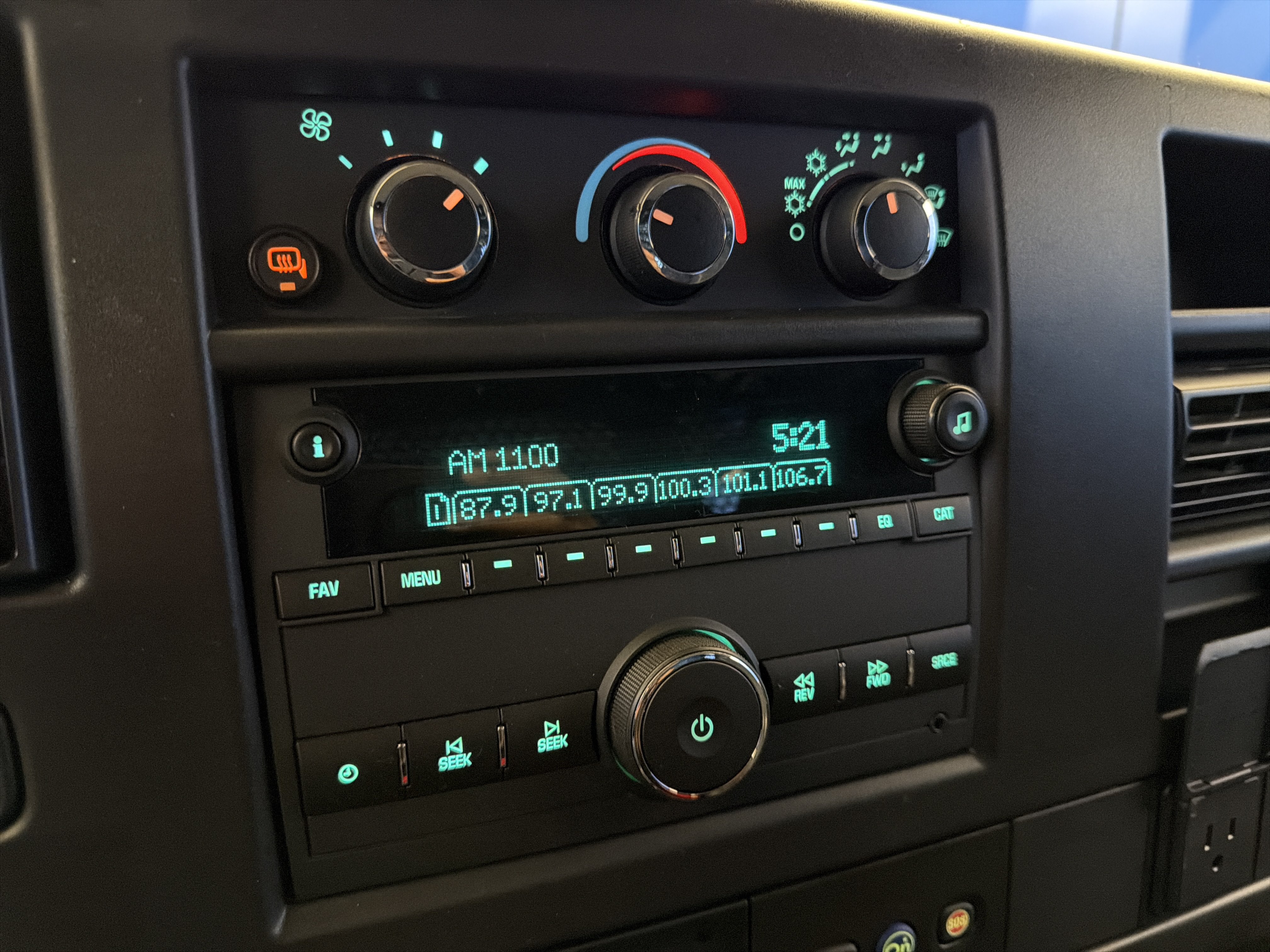 Used 2024 Chevrolet Express 2500 w/ Driver Convenience Package RWD image 18