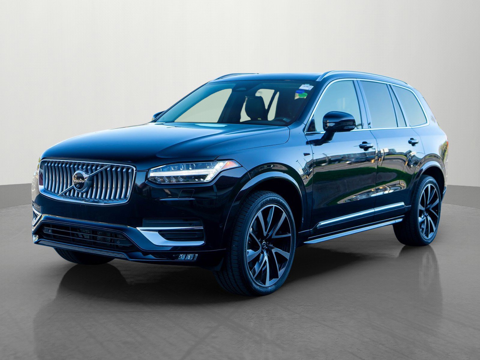 Used 2023 Volvo XC90 B5 Plus w/ Protection Package Premier AWD/4WD image 3