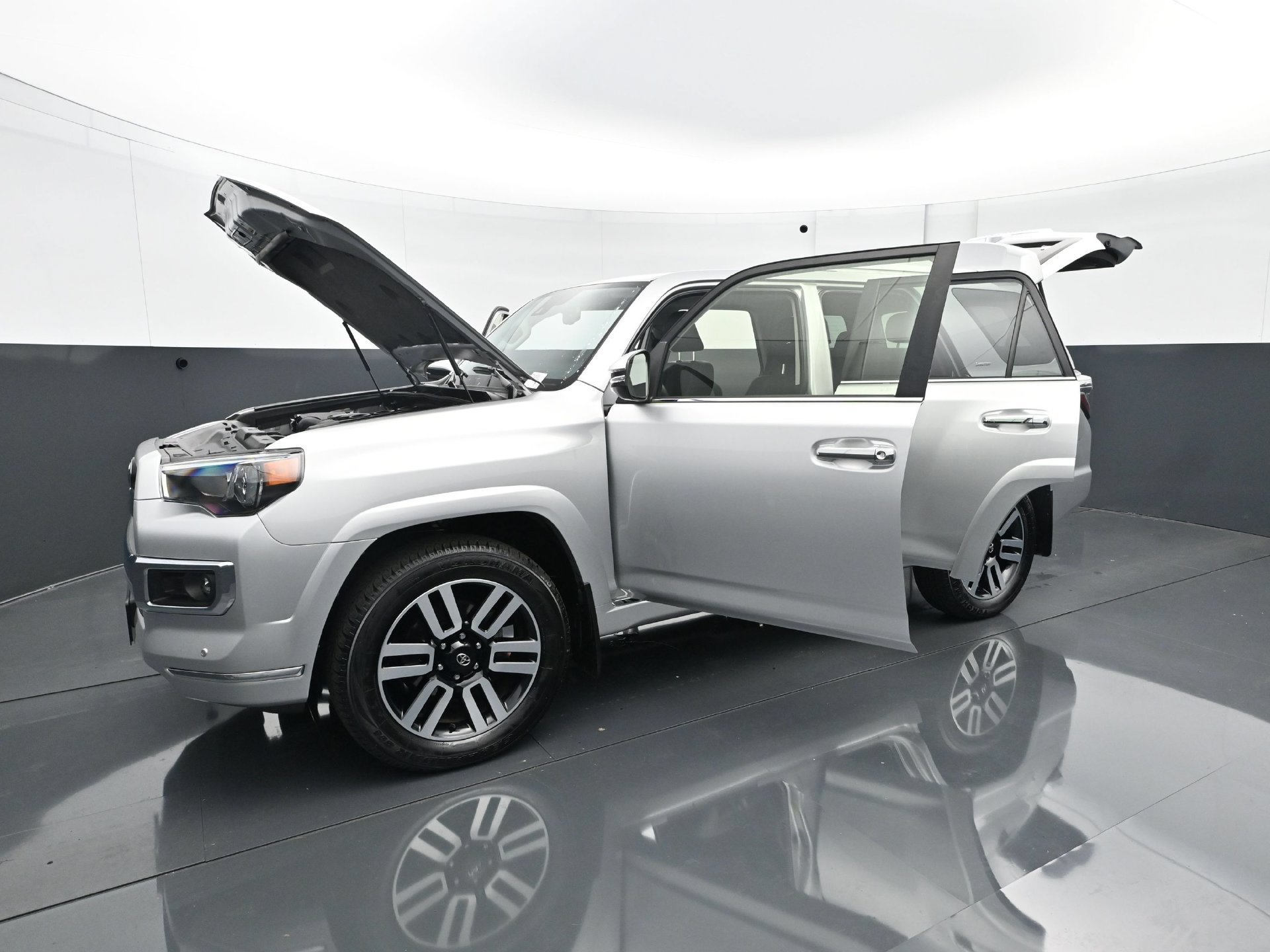Used 2024 Toyota 4Runner Limited AWD/4WD image 28