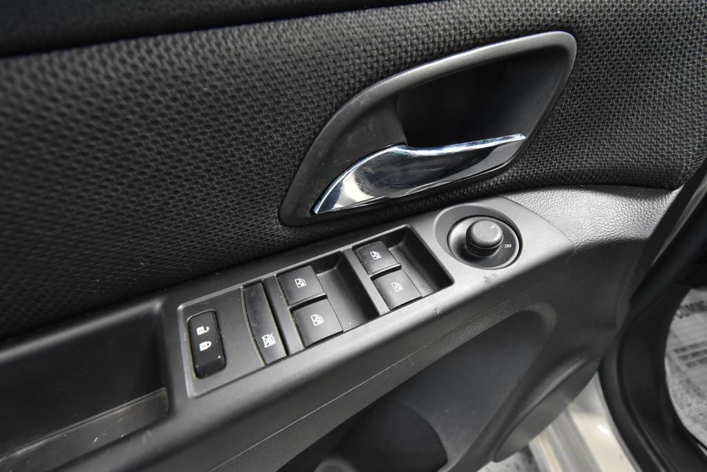 Used 2015 Chevrolet Cruze LT FWD image 5