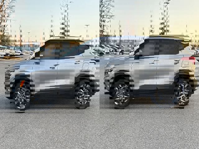 Used 2023 Kia Seltos LX image 3