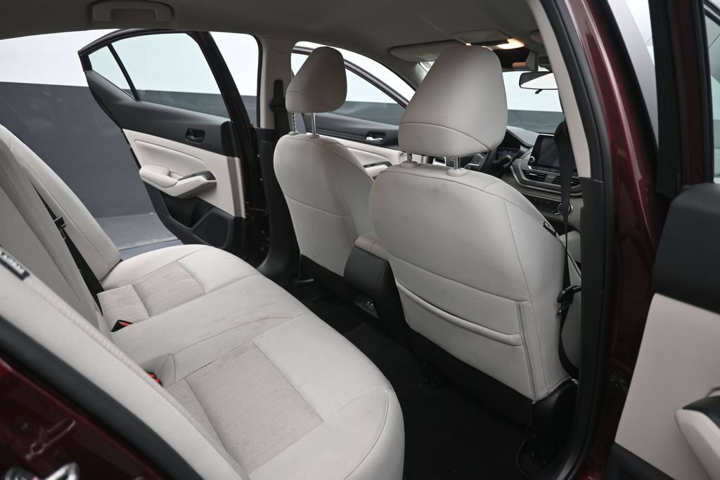 Used 2025 Nissan Altima 2.5 SV FWD image 10