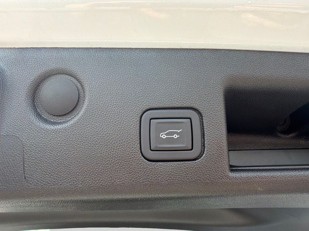 Used 2024 Chevrolet Equinox LT AWD/4WD image 7