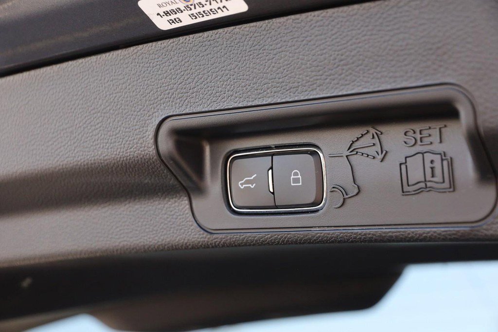 Used 2022 Ford Explorer ST image 8