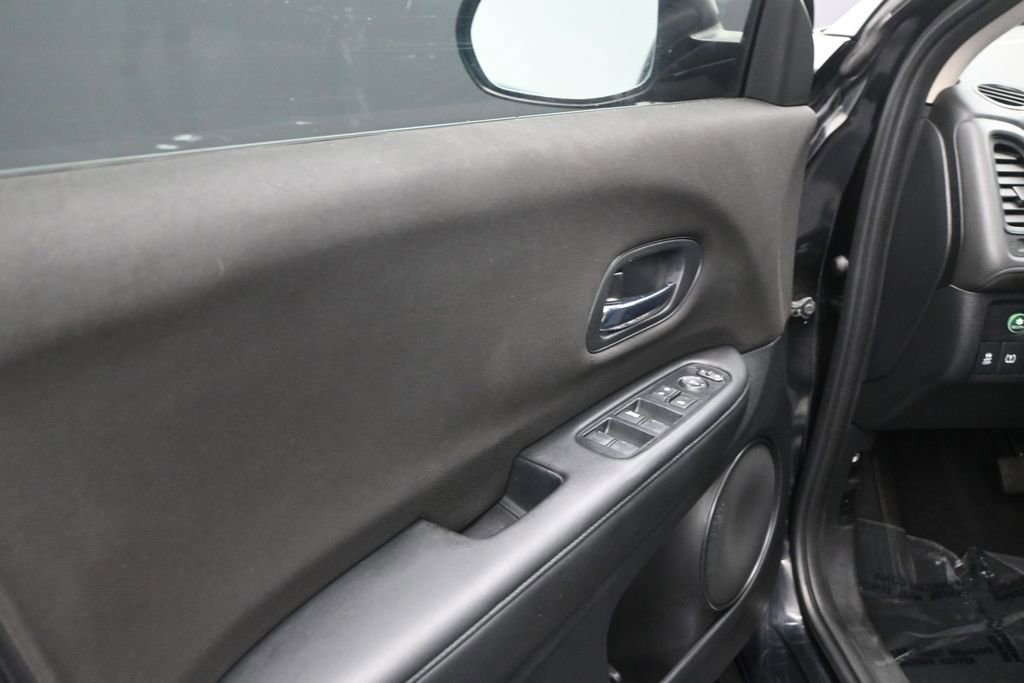 Used 2018 Honda HR-V LX image 12