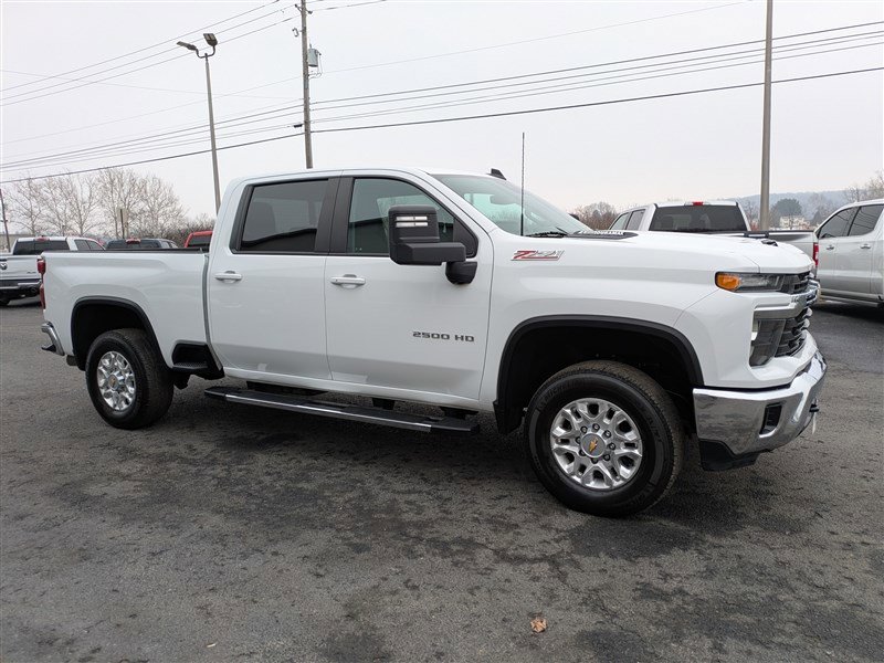 Used 2024 Chevrolet Silverado 2500 LT image 8